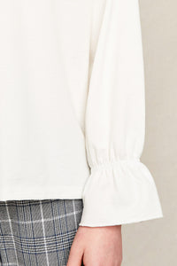 G4178 OFF WHITE Bell Sleeve Top Sleeve Detail