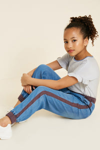 G4542-MID DENIM Chambray Side-Stripe Joggers Sitting