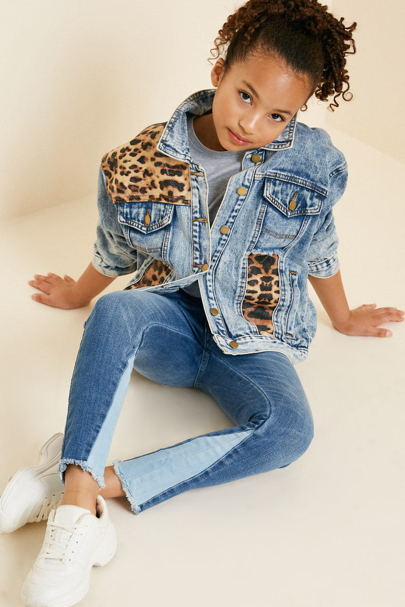 G5210-LEOPARD DENIM Acid Wash Leopard Denim Trucker Jacket Sitting