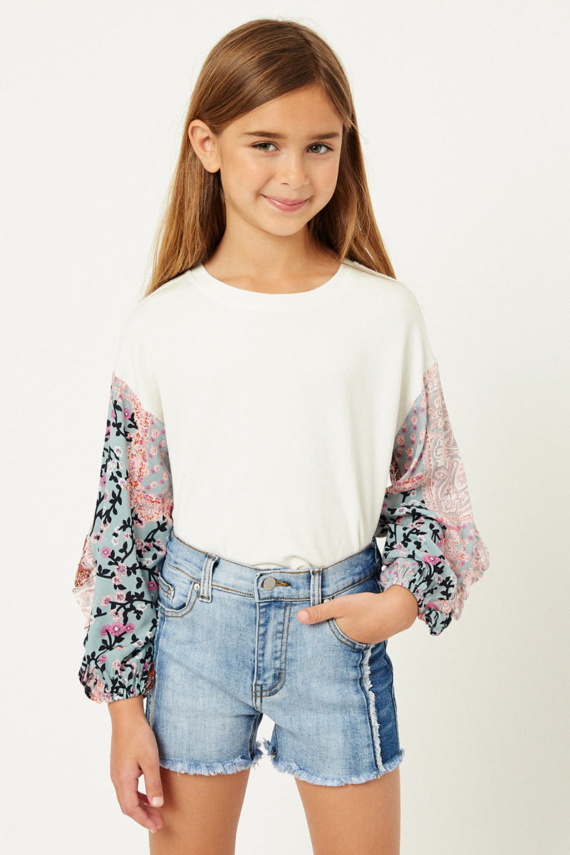 G8230-DENIM Frayed Colorblock Denim Shorts Alternate Angle