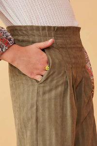GK1484 Olive Girls Pleated Front Striped Wide Leg Pants Detail