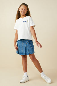 GS0035 Off White Smurfs Hearts and Kisses Large Graphic T Shirt Pose