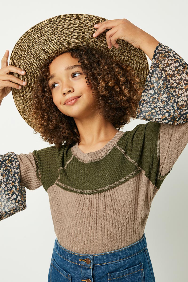 GY1340 Taupe Girls Floral Colorblock Raglan Top Close Up