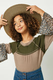 GY1340 Taupe Girls Floral Colorblock Raglan Top Close Up