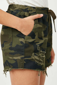 GY2526 Camo Girls Distressed Camo Denim Drawstring Shorts Detail