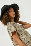 GY2560 Girls Printed Short Sleeve Keyhole Top Pose