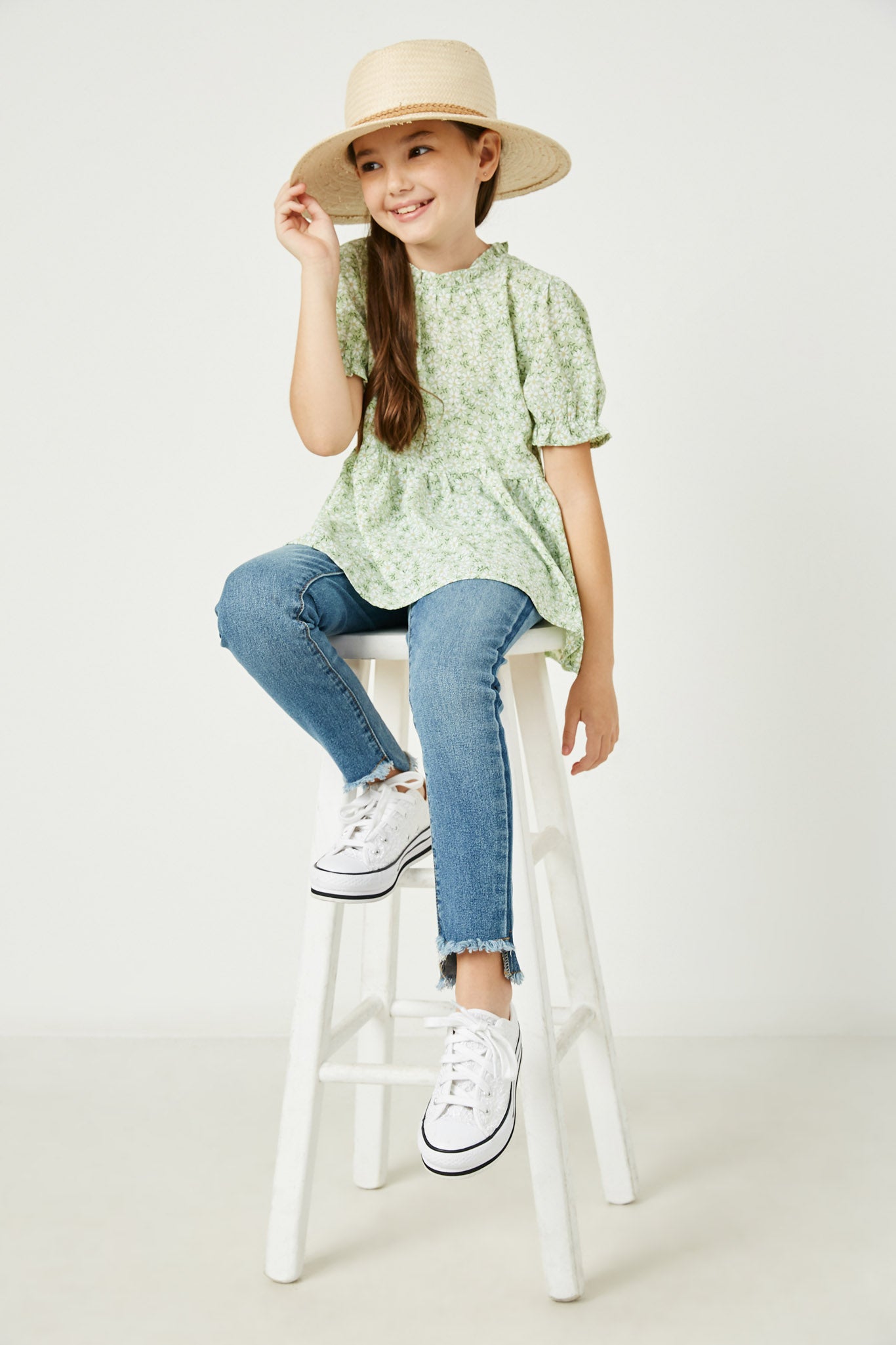 GY2731 SAGE Girls Ditsy Floral Short Sleeve Ruffled Babydoll Top Pose