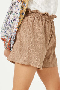 GY2924 BROWN Girls Textured Pleated Elastic Waist Shorts Detail