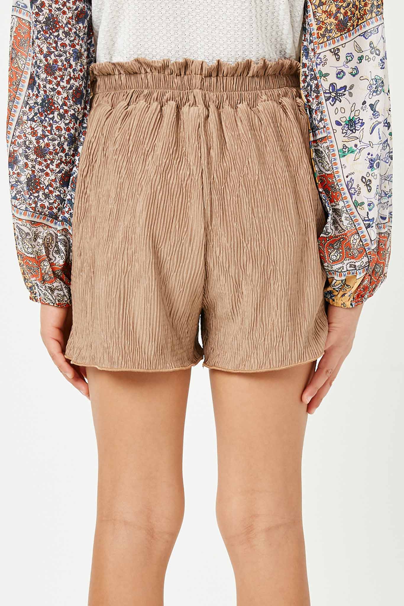 GY2924 BROWN Girls Textured Pleated Elastic Waist Shorts Back