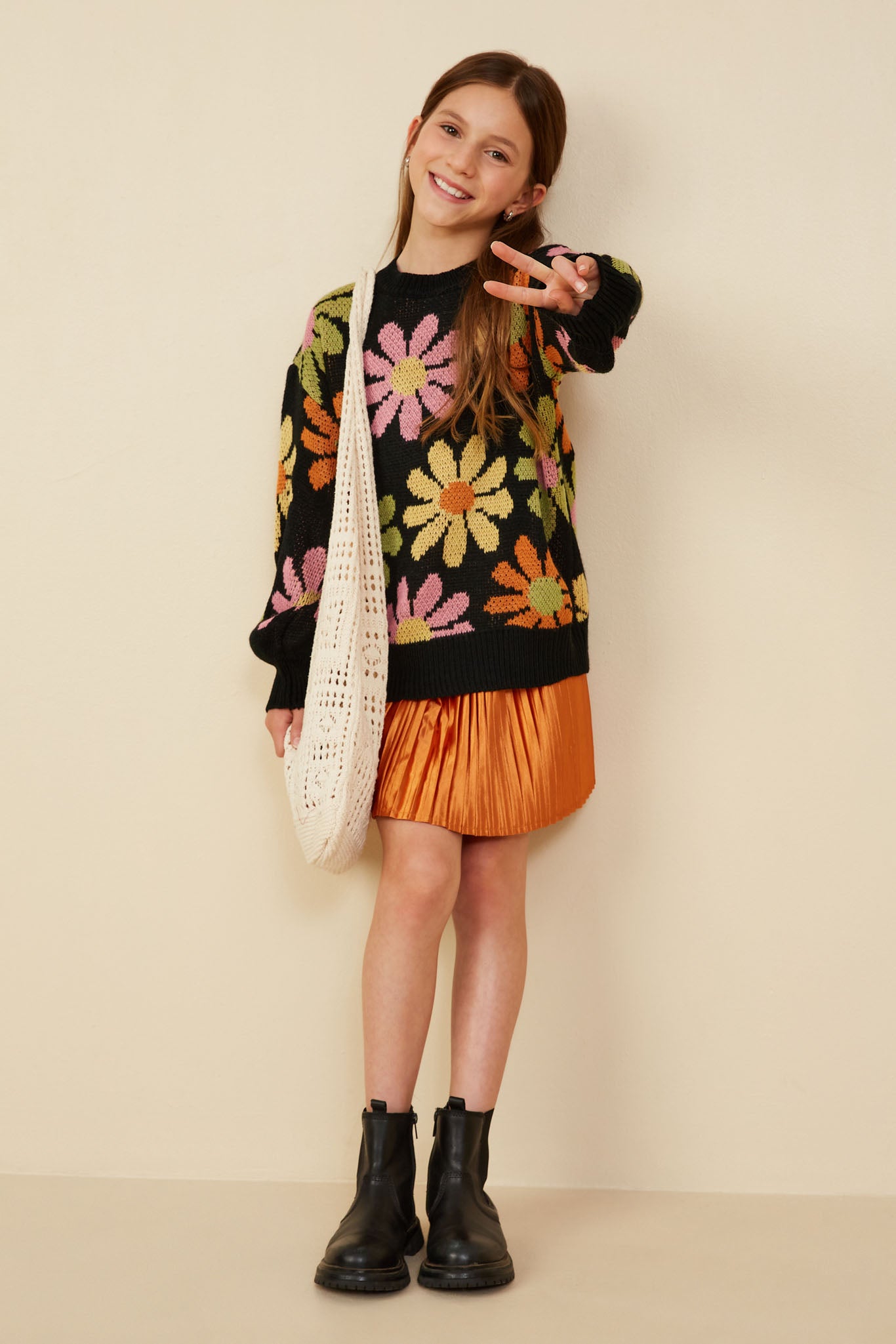 GY7433 Black Girls Retro Daisy Knit Pullover Sweater Pose