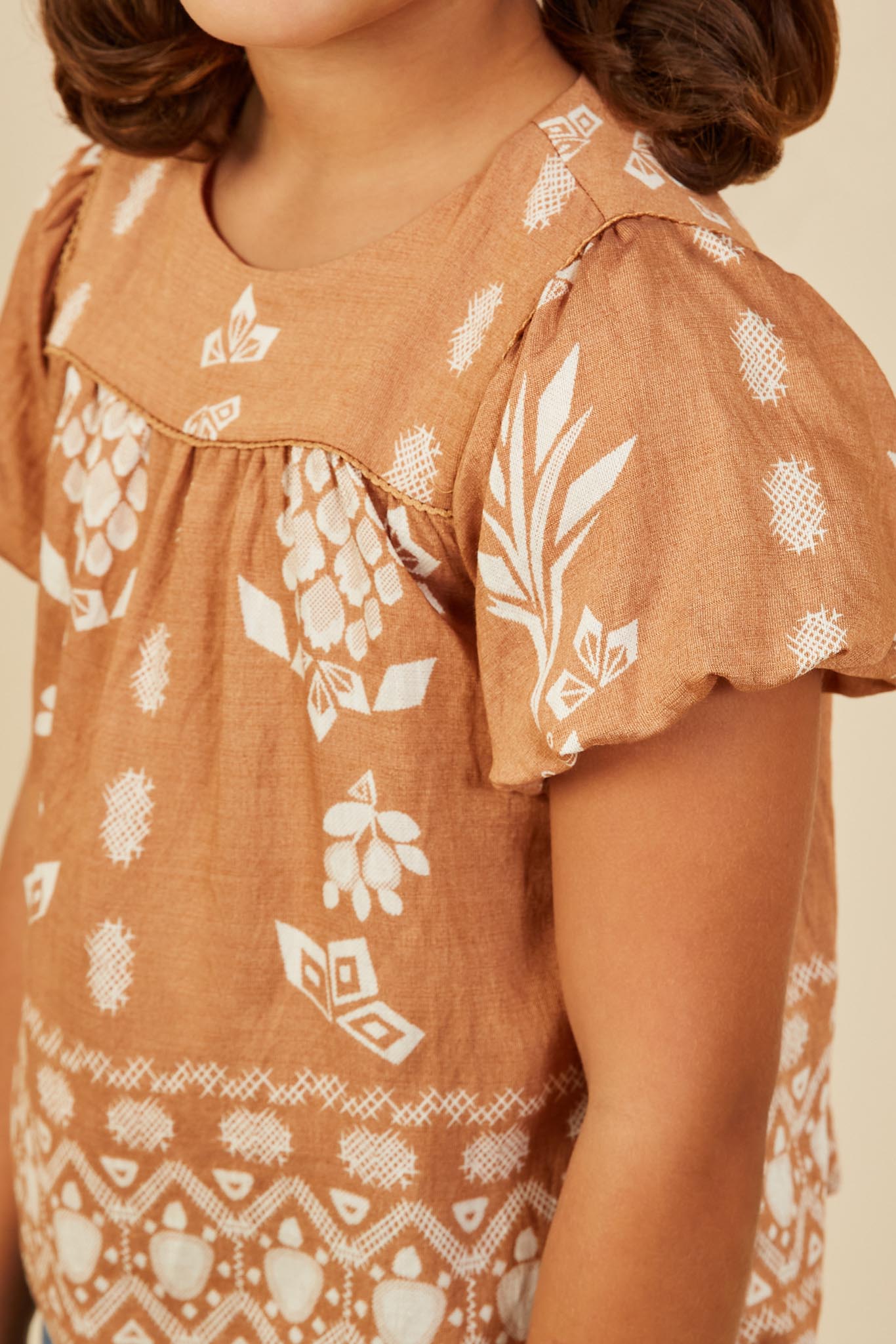 GY9142 Taupe Girls Geometric Floral Print Puff Sleeve Top Detail