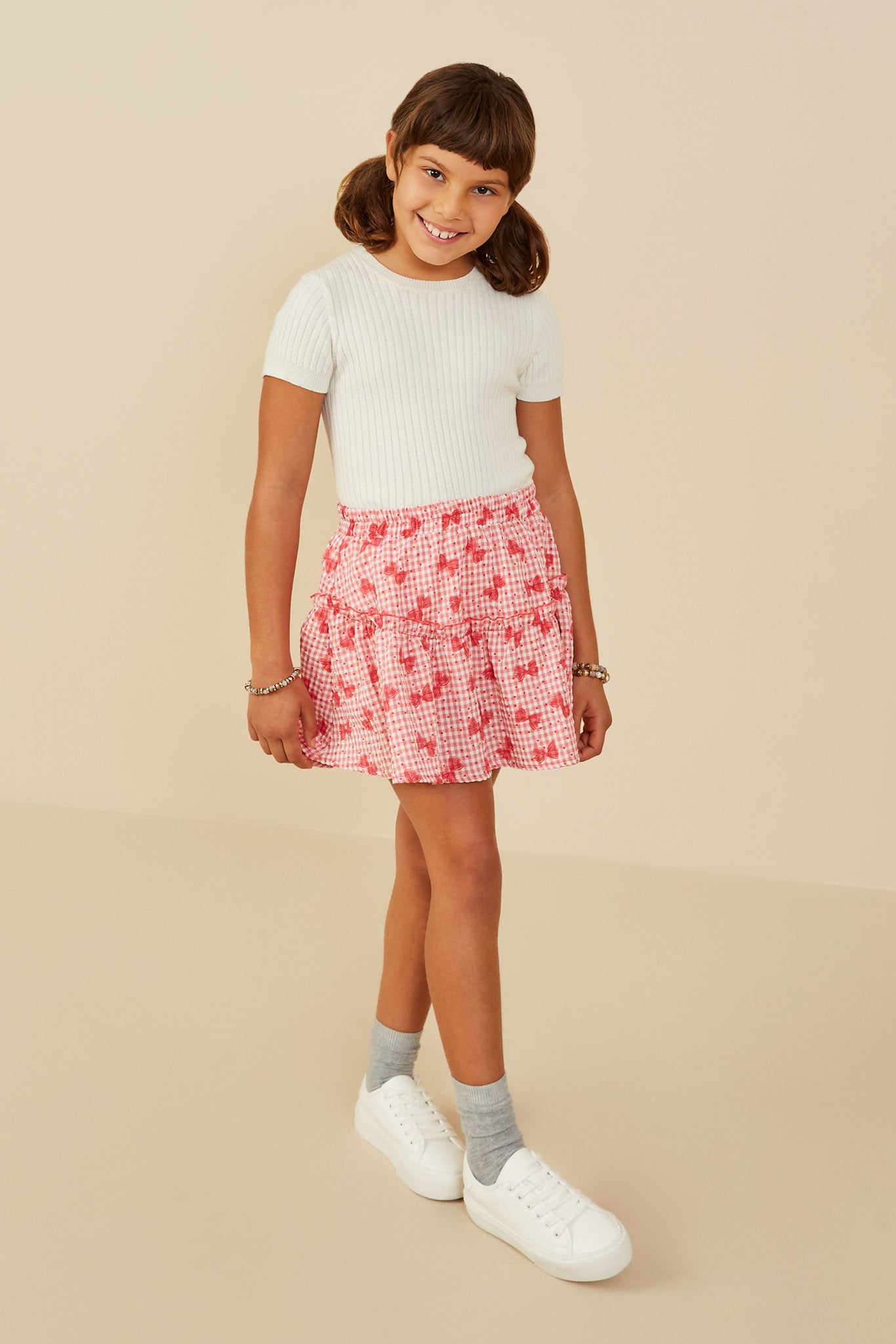 GY9195 Pink Girls Bow Print Seersucker Ruffled Skirt Pose