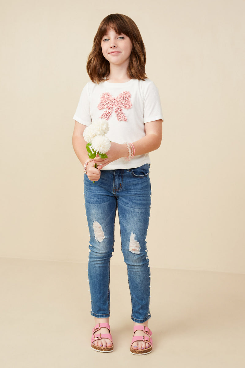 GY9235 Off White Girls Pearl Detailed Bow Patch Knit T Shirt Pose
