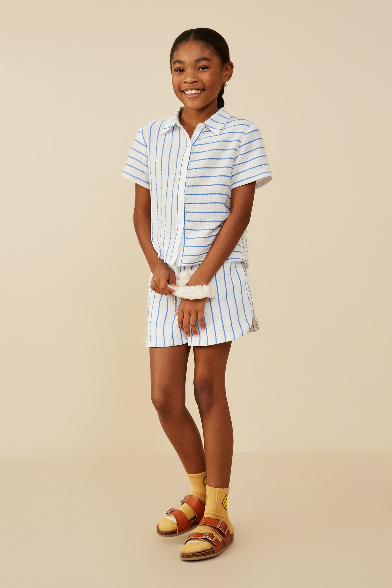 GY9253 Blue Girls Contrast Striped Button Up Gauze Shirt Pose
