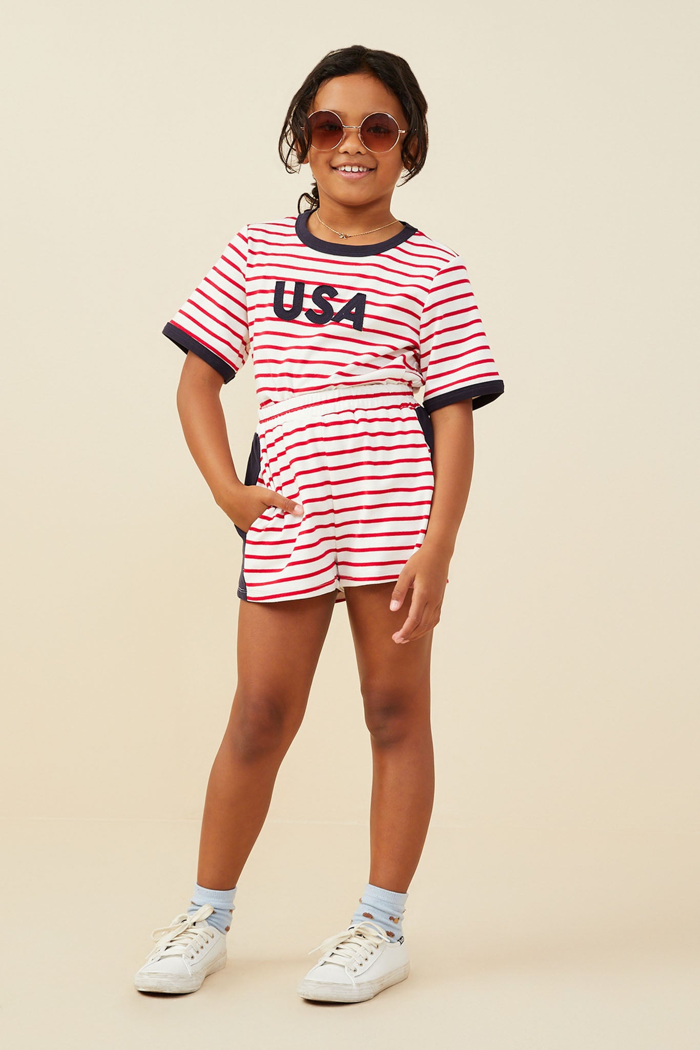 GY9558 Red Girls Contrast Side Striped Knit Short Pose