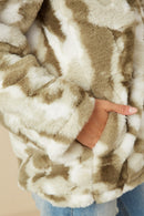 HY7690 Green Womens Camo Print Plush Hooded Jacket Detail