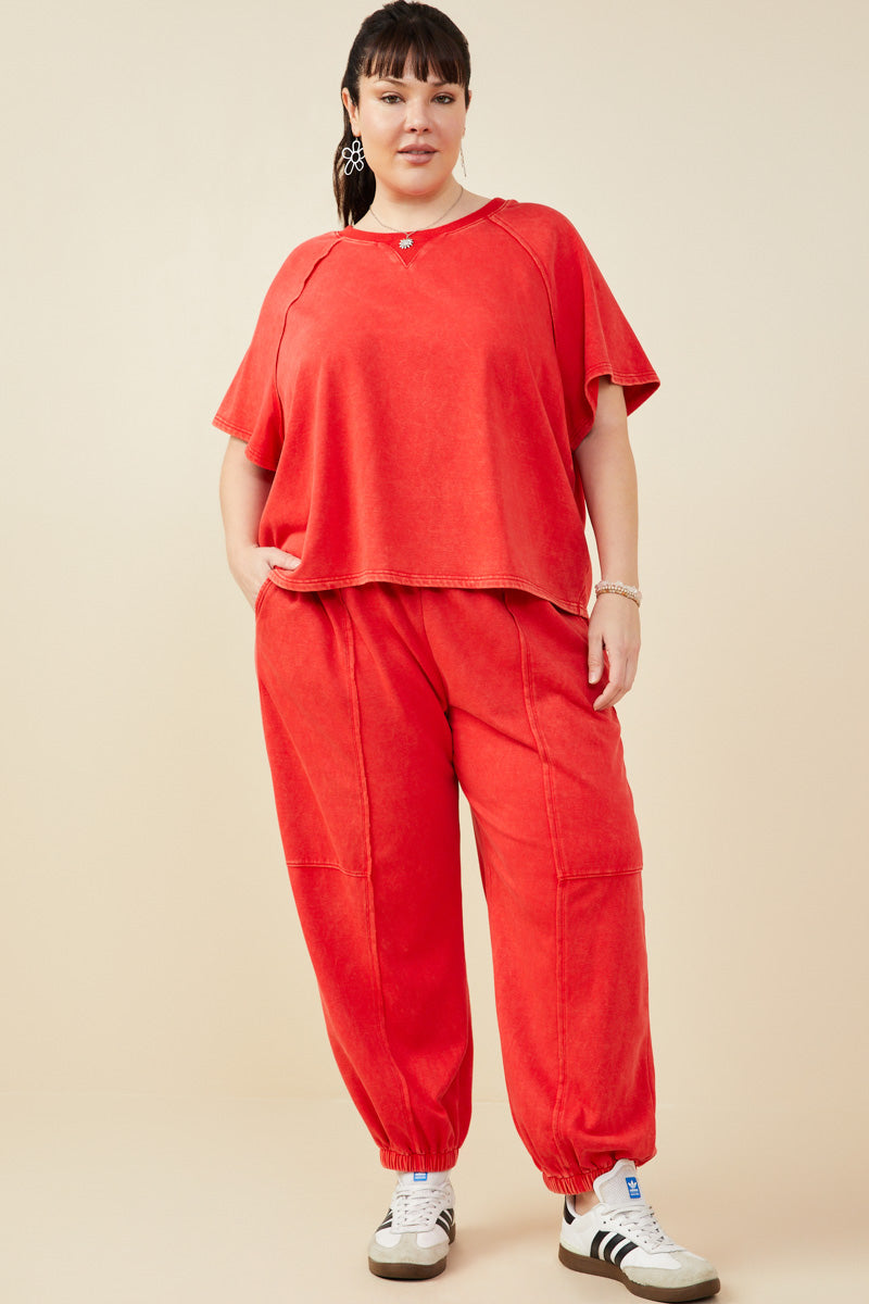 HY9358W Red Plus Washed Short Sleeve Knit Sweatshirt Pose