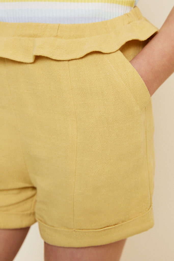 G4596-HONEY Linen Ruffle Trouser Shorts Front Detail