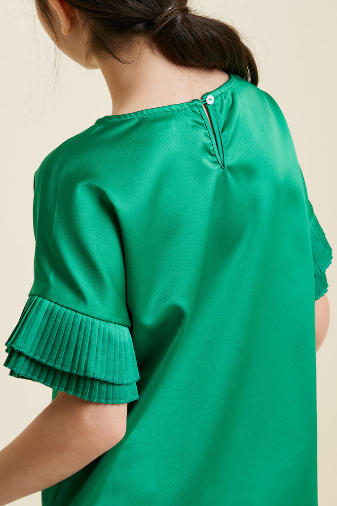 G7431-KELLY GREEN Pleated Tier Sleeve Top Detail